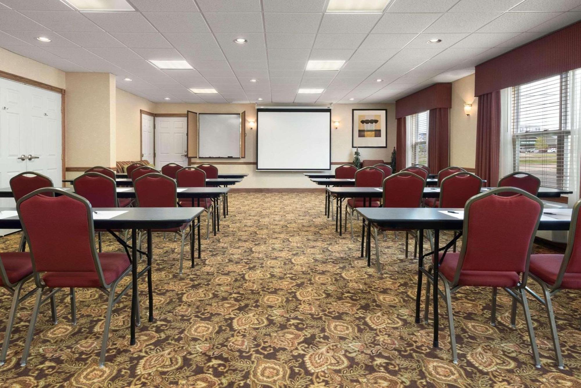 Country & By Radisson, Stevens Point, Wi 3*