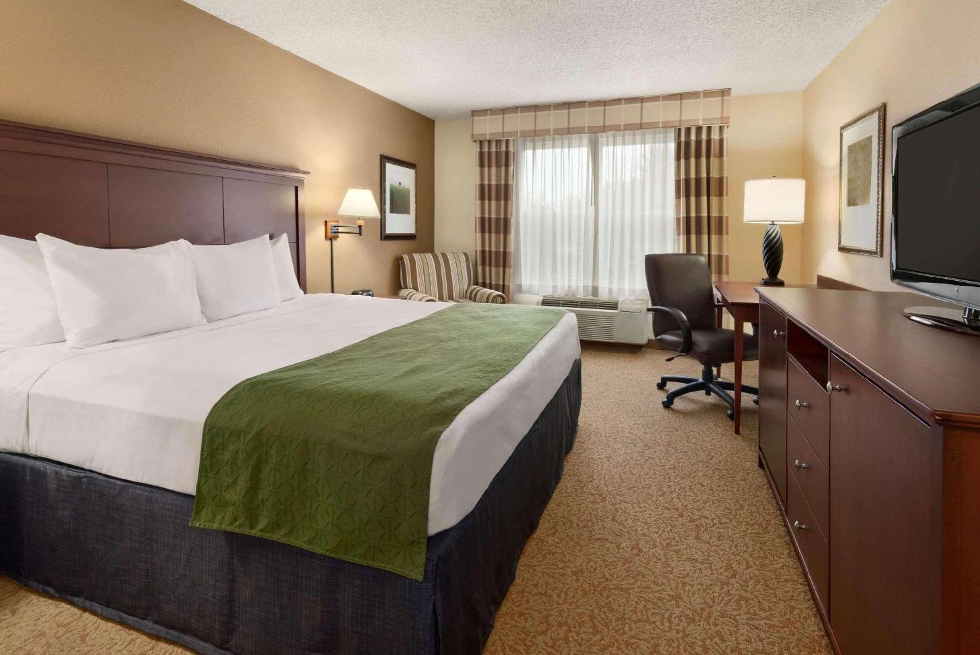 Country & By Radisson, Stevens Point, Wi
